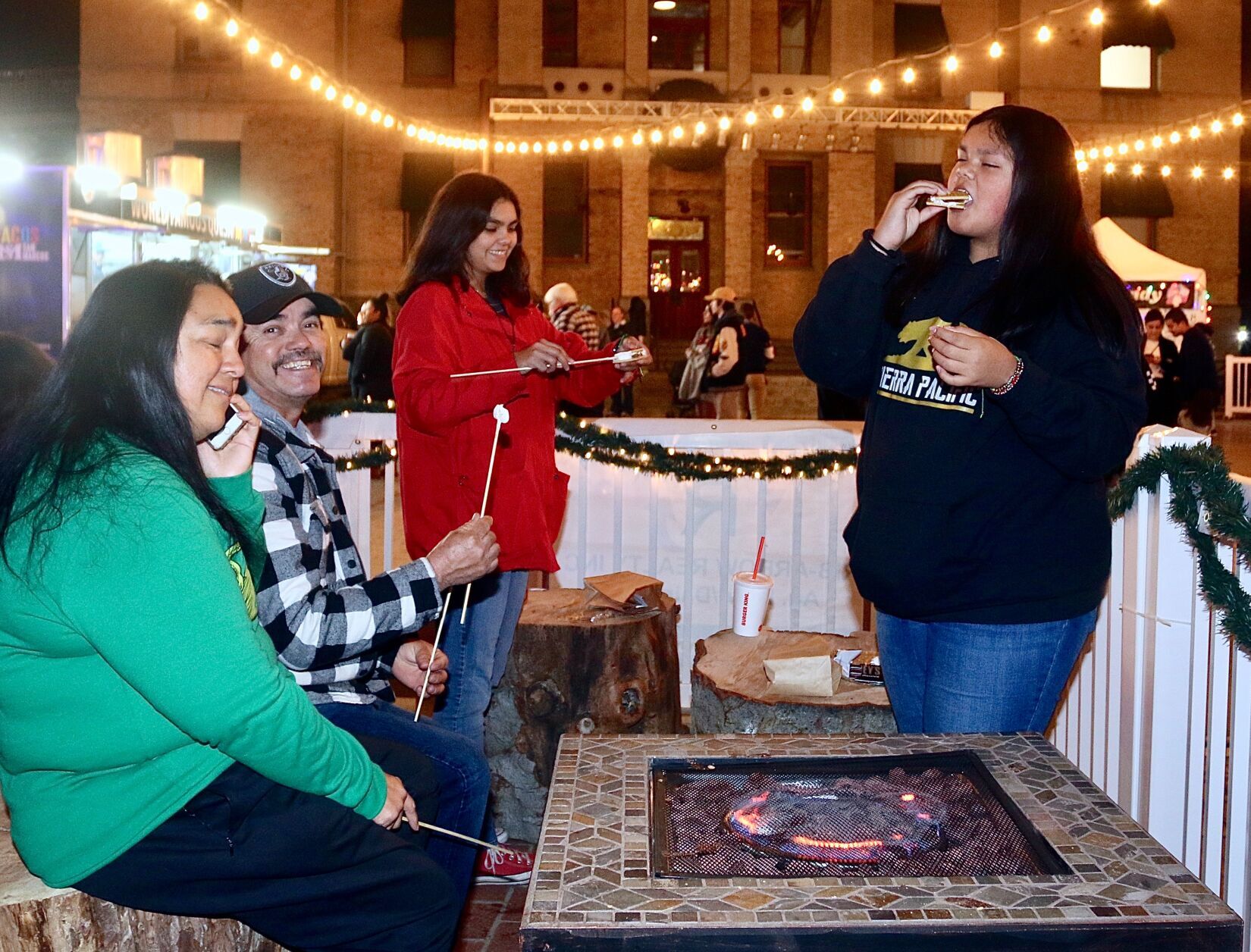 112122-han-photos-hanford-winter-wonderland-5
